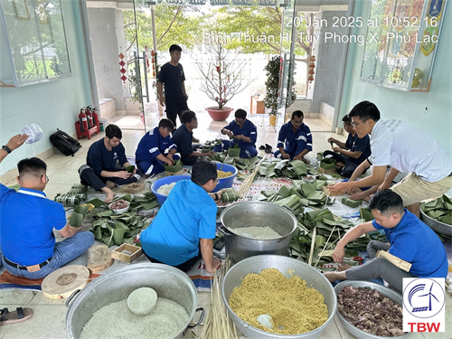 TUY PHONG: TỔ CHỨC CHƯƠNG TRÌNH “CHIẾC BÁNH CHƯNG XANH - GẮN KẾT NGHĨA TÌNH” 