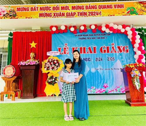 Công đoàn Ban Tổ chức Huyện ủy hỗ trợ học sinh có hoàn cảnh khó khăn
