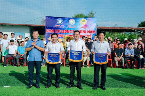 GIAO LƯU BÓNG ĐÁ NAM VÀ BÓNG CHUYỀN HƠI NỮ 03 TRƯỜNG THPT HÀM THUẬN BẮC-TÁNH LINH-ĐẠI HỌC PHAN THIẾT