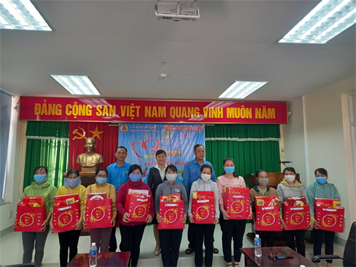 Công đoàn Phan Thiết tổ chức Tết Sum vầy năm 2021 cho đoàn viên, công nhân lao động