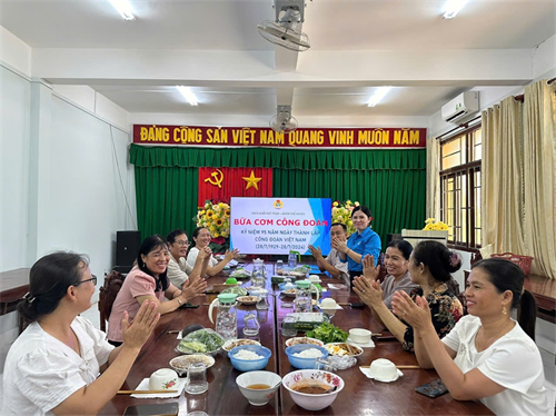 Phú Quý: Công đoàn cơ sở Khối Mặt trận - Đoàn thể tổ chức “Bữa cơm công đoàn”