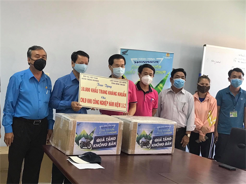 10.000 khẩu trang được trao tặng cho công nhân lao động tại Khu công nghiệp Hàm Kiệm 1 & 2