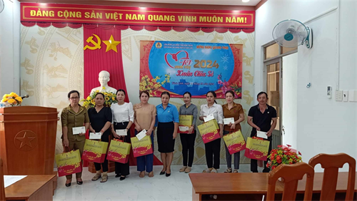 Tánh Linh trao quà Đại biểu Quốc hội Nguyễn Đức Hải Quốc hội nhân dịp Tết Nguyên đán Giáp Thìn 2024 