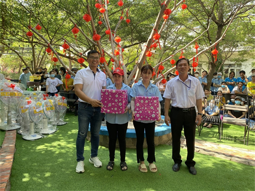 CĐCS Xí nghiệp May Tuy Phong tổ chức “Tết sum vầy - Xuân gắn kết” năm 2023 cho đoàn viên công đoàn.