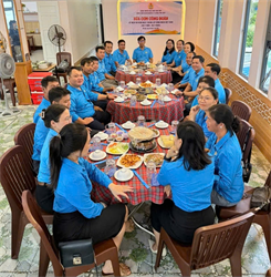 BỮA CƠM CÔNG ĐOÀN ẤM ÁP NGHĨA TÌNH