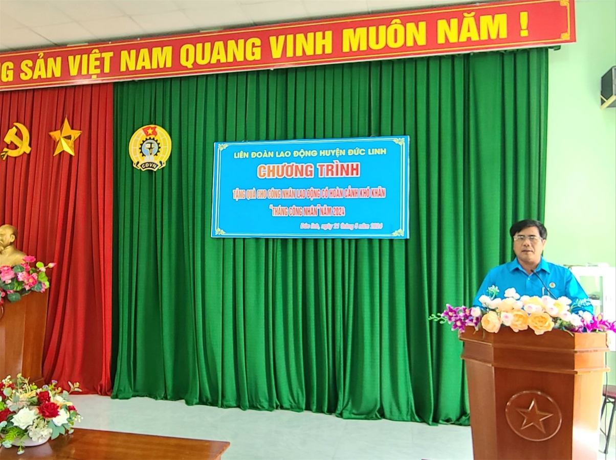 Đồng chí: Huỳnh Thiện Linh- Chủ tịch LĐLĐ huyện phát biểu tại buổi trao quà