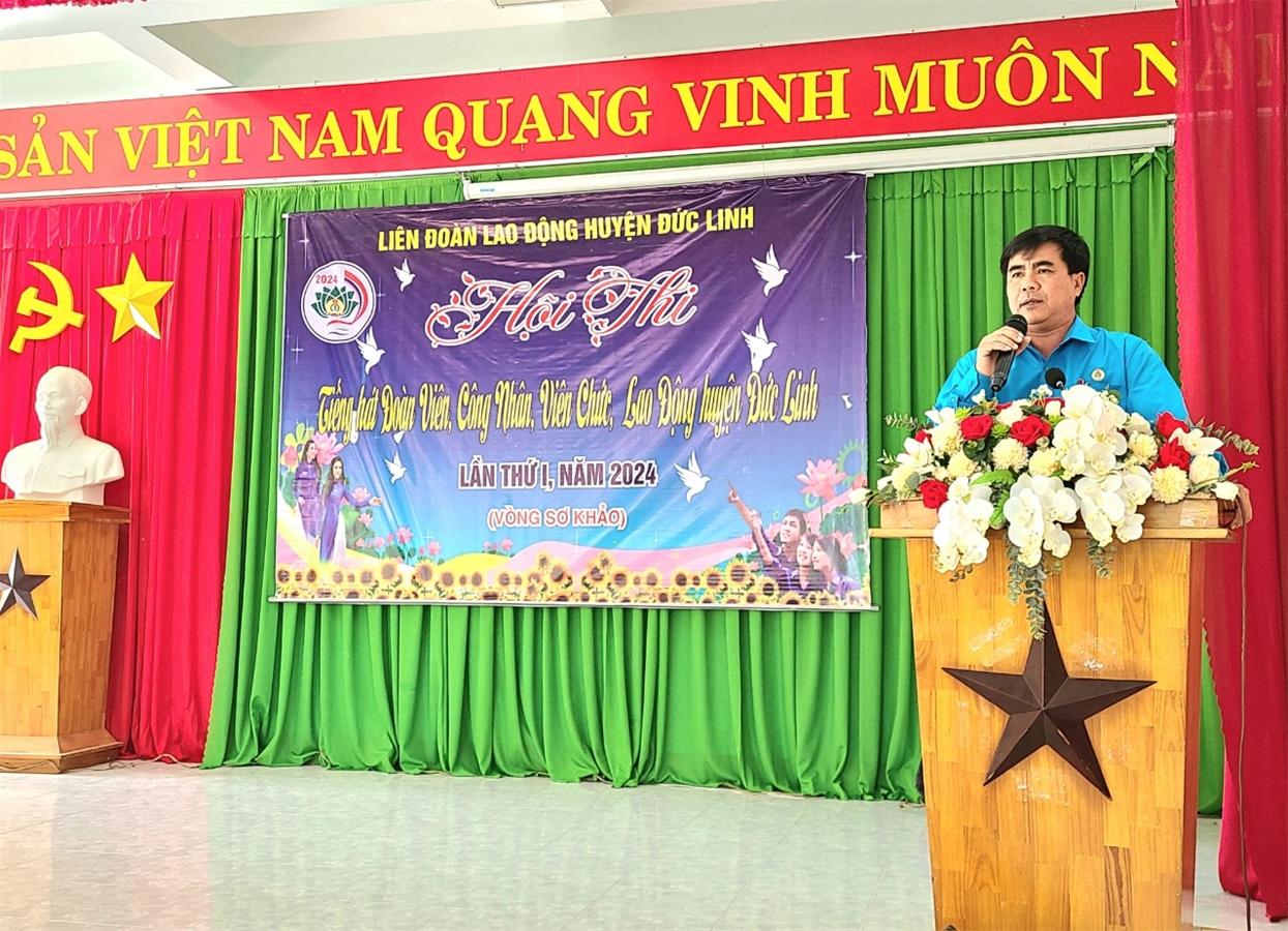 Đồng chí Huỳnh Thiện Linh, chủ tịch LĐLĐ huyện, trưởng ban Tổ chức hội thi phát biểu khai mạc