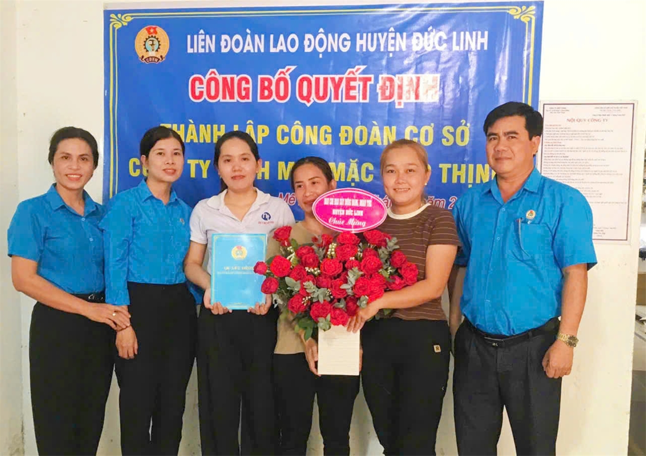 Ban chấp hành CĐCS cty may mặc Hiệp Thịnh ra mắt nhận nhiệm vụ