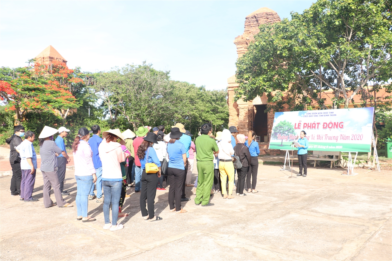 CĐCS Bảo tàng Bình Thuận tổ chức phong trào thi đua “Xanh–Sạch–Đẹp, Đảm bảo an toàn VSLĐ”