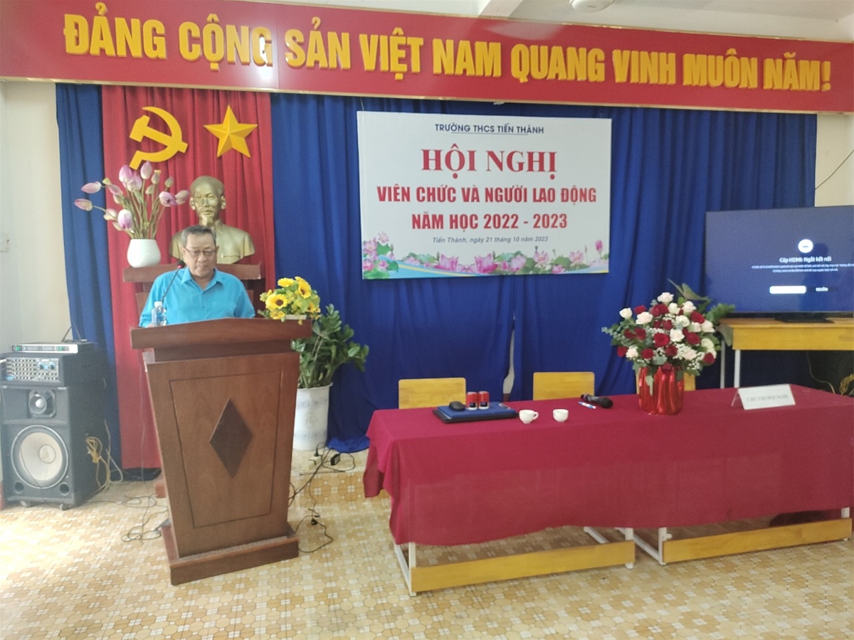 Đ/c Võ Huy Luận - Chủ tịch LĐLĐ thành phố phát biểu tại Hội nghị VCNLĐ