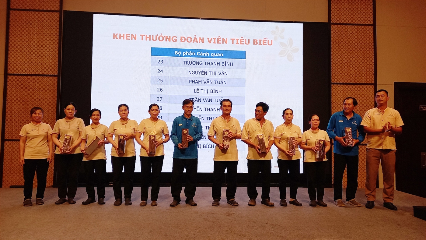 CĐCS Cty Cổ phần Thiên Thai Mũi Né khen thưởng cho ĐVCĐ xuất sắc  tại Hội nghị Đại biểu Người lao động năm 2024