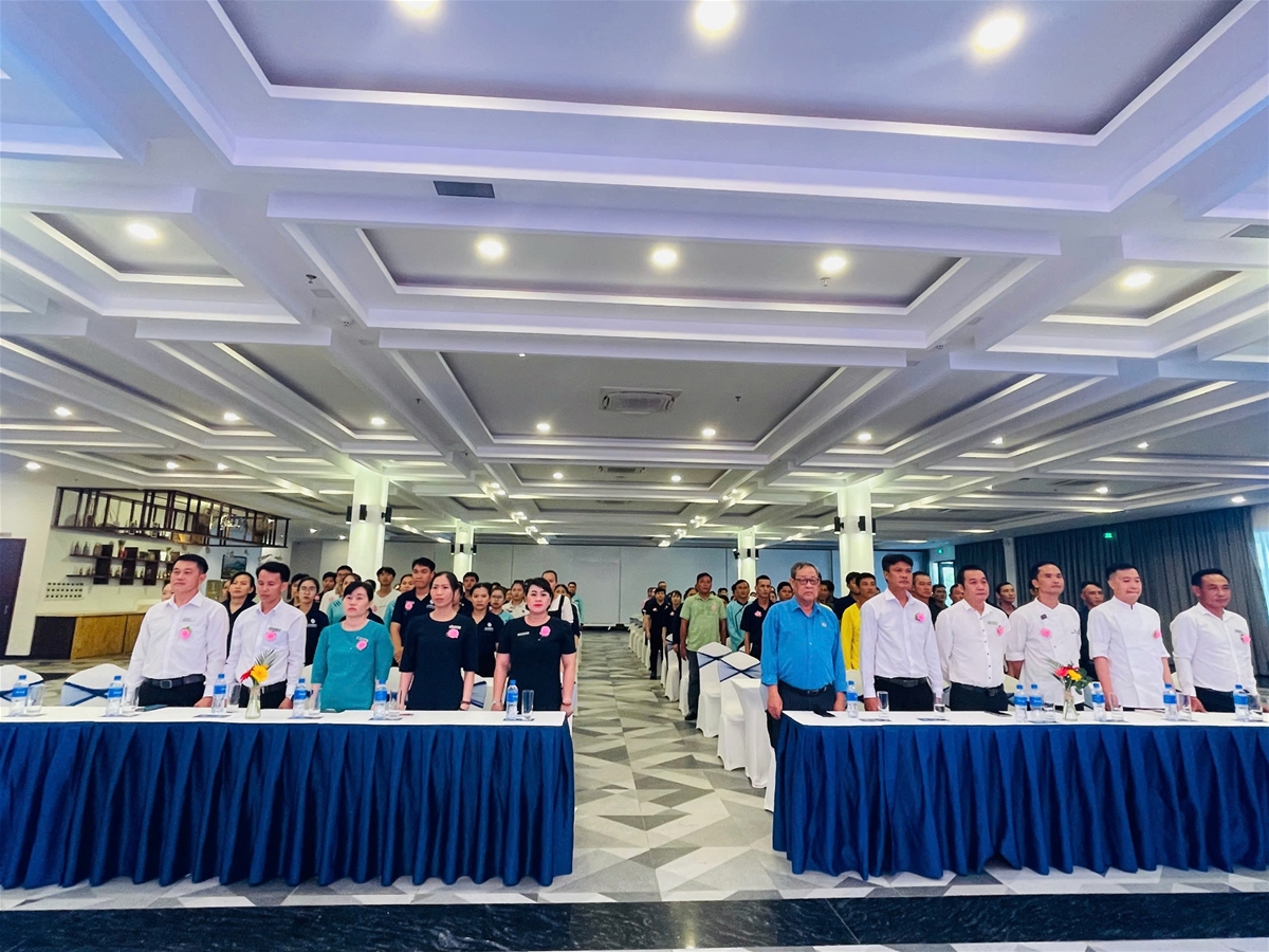 Đại biểu và công nhân lao động tham dự tại buổi Lễ