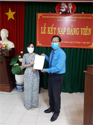 Lễ kết nạp đảng viên chi Bộ 2 - Văn phòng Sở Nông nghiệp và PTNT Bình Thuận