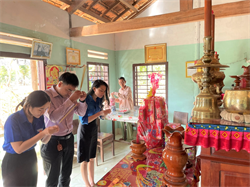 Công đoàn BHXH tỉnh Bình Thuận chăm lo cho gia đình chính sách