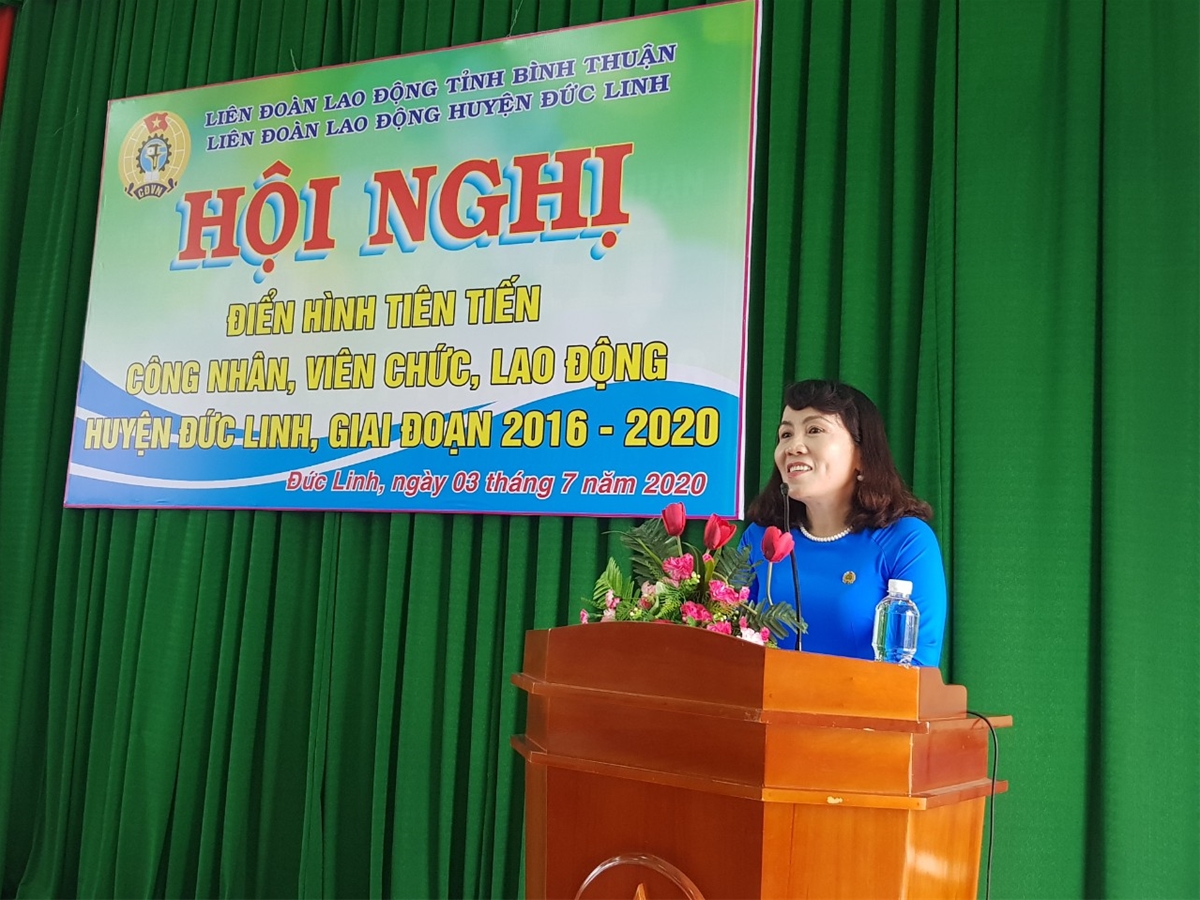 Đ/c Phạm Thị Mộng Nguyệt - Chủ tịch LĐLĐ phát biểu khai mạc Hội nghị