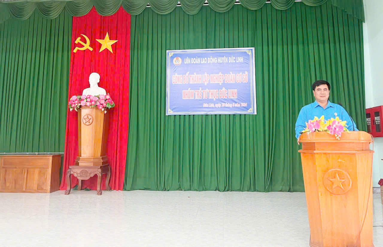 Đồng chí Huỳnh Thiện Linh, Chủ tịch LĐLĐ huyện phát biểu giao nhiệm vụ cho BCH Lâm thời
