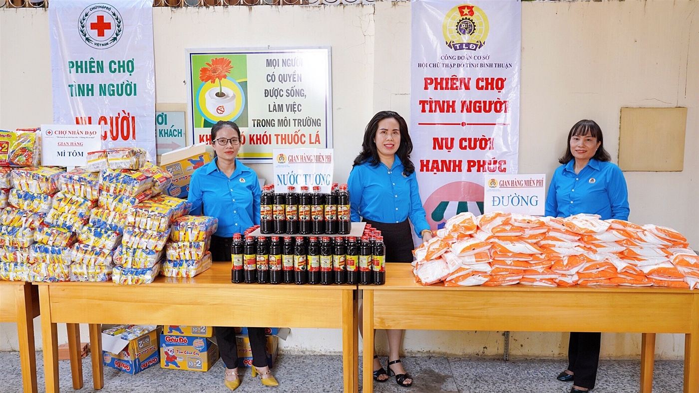 CĐCS Hội Chữ thập đỏ tỉnh Bình Thuận tham gia “Phiên chợ tình người – Nụ cười hạnh phúc”