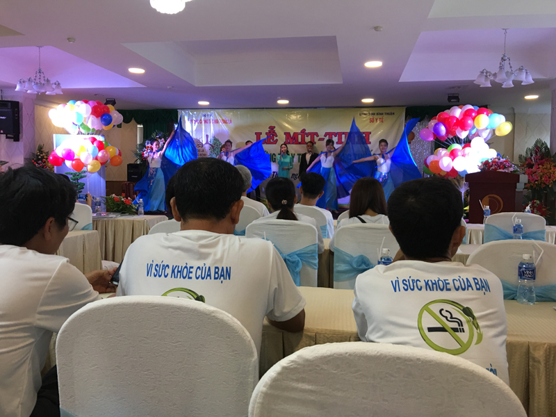 CĐNYT Bình Thuận mít tinh hưởng ứng Ngày Thế giới không thuốc lá
