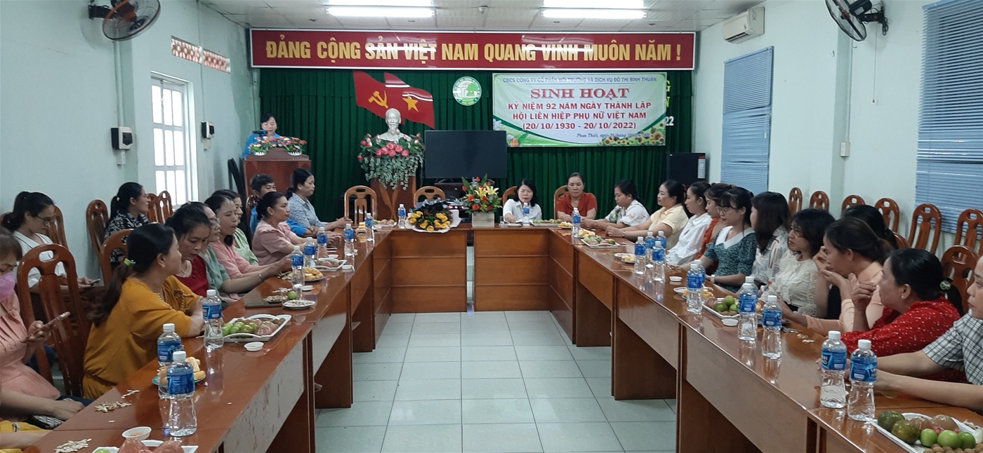 Ảnh: CĐCS Cty cổ phần Môi trường và DV Đô thị Bình Thuận sinh hoạt kỷ niệm ngày 20-10