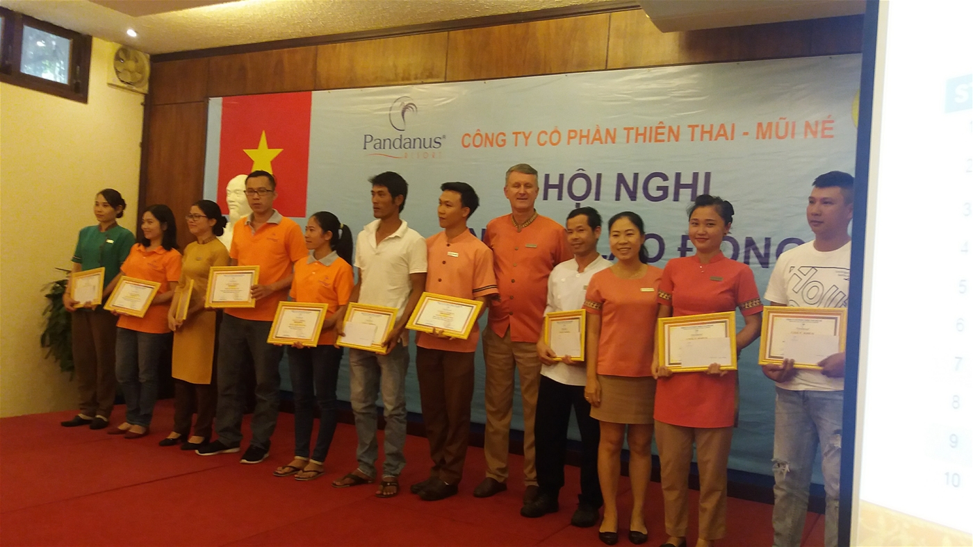 (Ảnh: Các tập thể và cá nhân được khen thưởng tại Hội nghị)