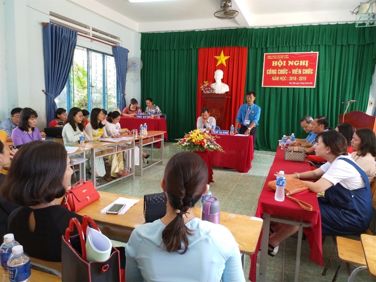 Ảnh: Quang cảnh Hội nghị CCVC năm học 2018 – 2019 tại trường THCS Nguyễn Thông