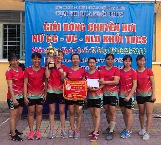 Ảnh: Trường liên minh CĐCS trường Nguyễn Trãi & Phòng GD-ĐT  đoạt chức vô địch giải đấu