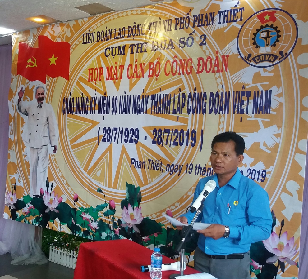 Ảnh: Đ/c Nguyễn Thanh Tâm -  Cụm trưởng Cụm thi đua số 2 ôn lại kỷ niệm 90 năm Ngày thành lập CĐVN