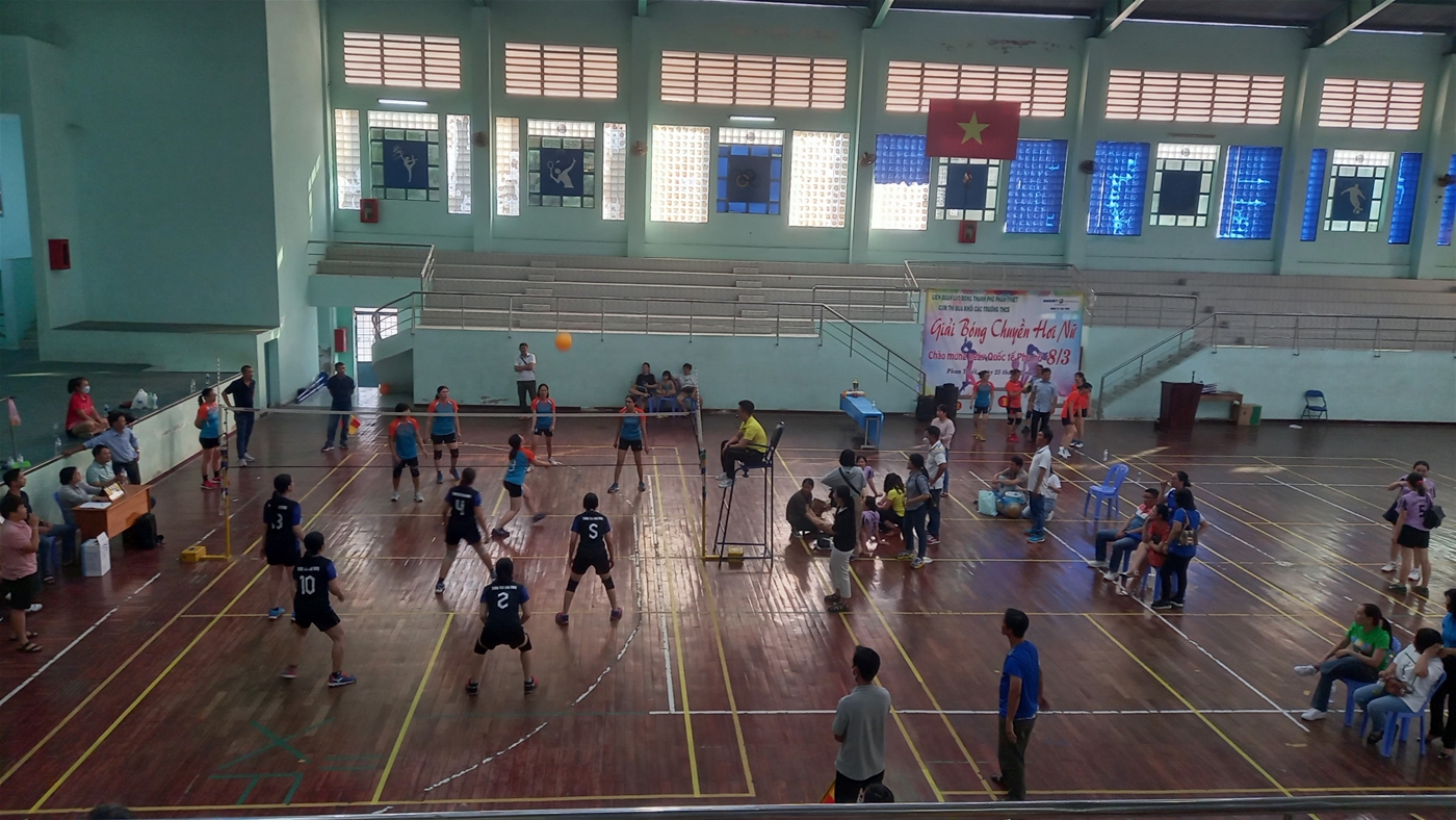Trận Chung kết giữa Trường THCS Hùng Vương và Trường THCS Nguyễn Thông