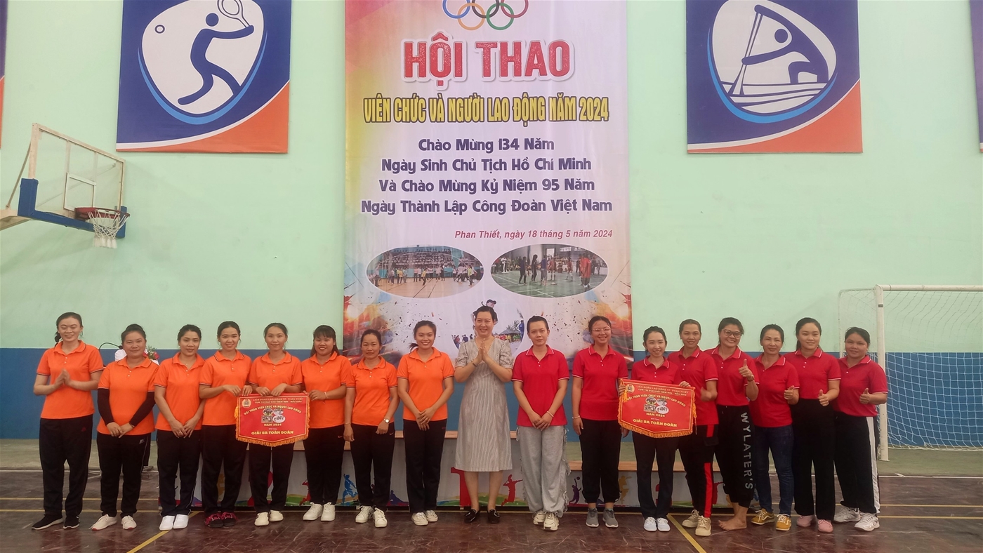 Giải ba toàn đoàn