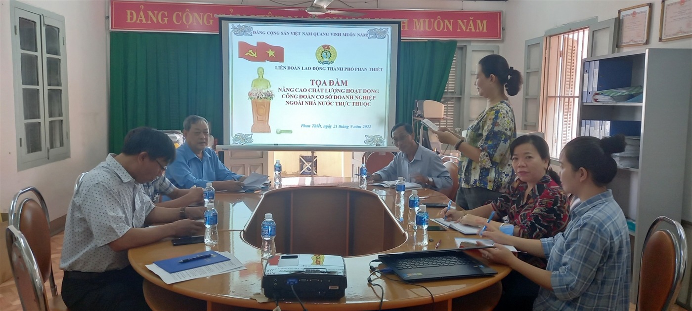 Đ/c Nguyễn Thị Bội Nhu - UV. BTV đưa ra giải pháp nâng cao chất lượng hoạt động CĐCS doanh nghiệp ngoài nhà nước